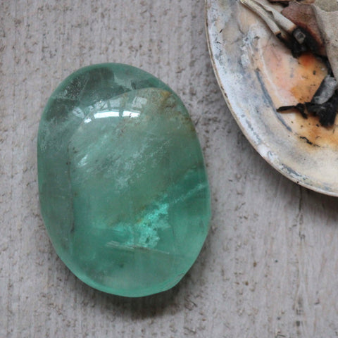 Fluorite Sea Green Pebble Palm Stone