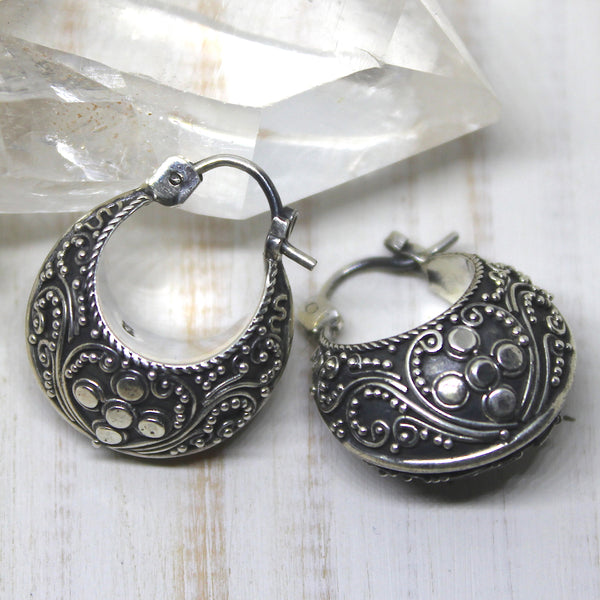 Mini Balinese Swirling Tutul Puff Hoops