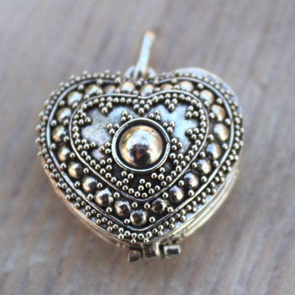 925 Sterling Silver Intricate Heart Locket