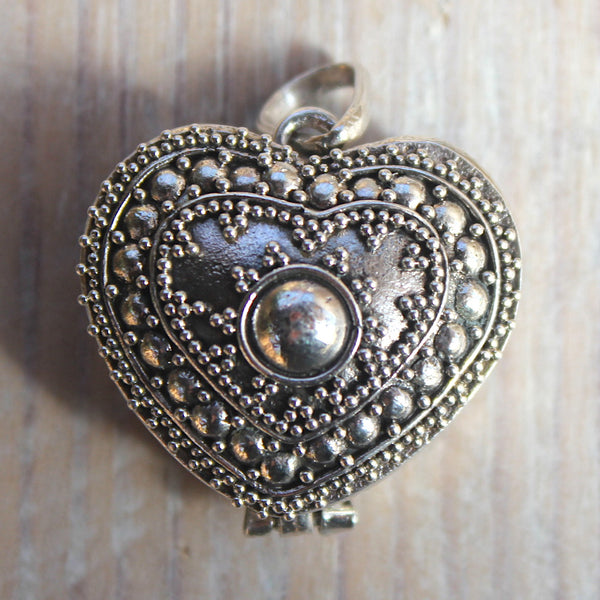 925 Sterling Silver Intricate Heart Locket